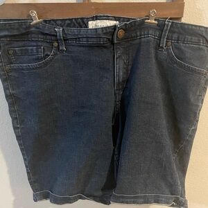 Torrid Denim Shorts Dark Blue‎ size 24
